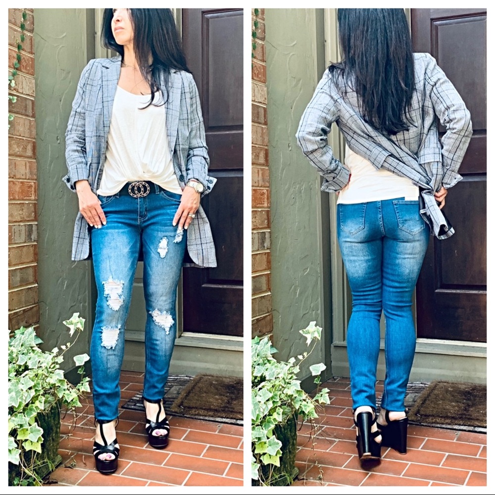 ✨ONE DAY SALE✨Lightly distressed skinny jeans - Picture 4 of 6